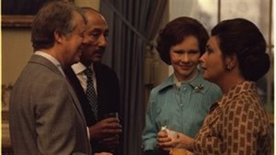 20 صورة ترصد رحلة جيهان السادات مع بطل الحرب والسلام داخل القصر الجمهوري