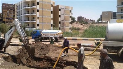 محافظ أسوان يحيل المسئولين عن تكرار الكسور بخط طرد محطة الكرور للنيابة 