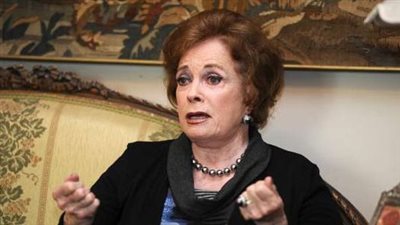 شيريهان تنعى جيهان السادات.. وتشكر السيسي لمنح الراحلة وسام الكمال 