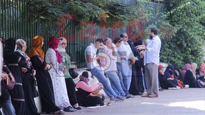 غلق أبواب لجان امتحانات الثانوية العامة وبدء توزيع أسئلة اللغة العربية