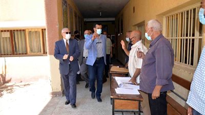 محافظ الأقصر يتفقد لجان امتحانات الثانوية العامة صور