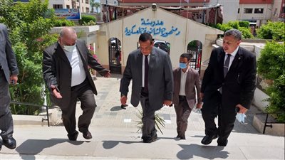 محافظ البحيرة يتفقد لجان امتحانات الثانوية العامة بمدارس دمنهور