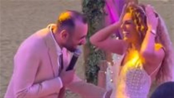 عمرو سلامة وزوجته