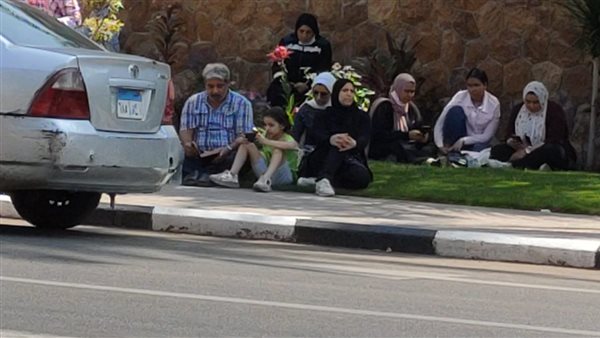 طلاب وأولياء أمور