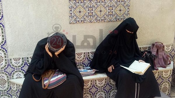 أمهات يقرأن القرآن