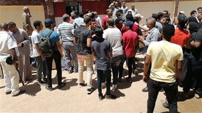 طلاب الثانوية العامة بأسوان: 