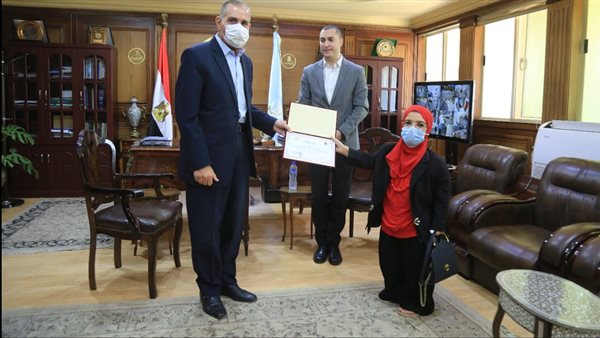 محافظ كفر الشيخ يكرم