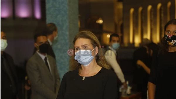 يسرا من عزاء جيهان