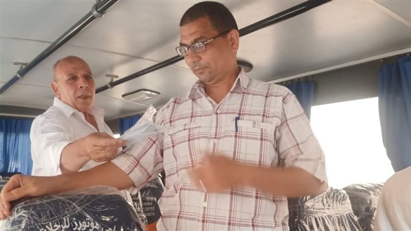 توزيع الكمامات على