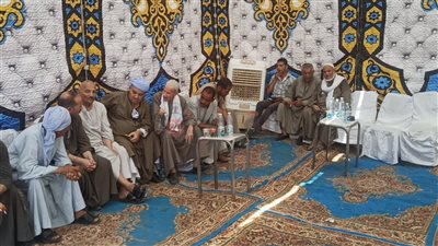 مئات المسلمين بالمنيا ينتظرون تشييع جثامين ضحايا حريق قبرص (صور)