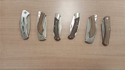 ضبط محاولة تهريب أسلحة بيضاء داخل إحدى الحقائب بمطار القاهرة 