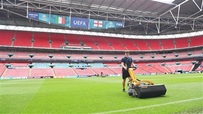 وضع اللمسات الأخيرة على ملعب 