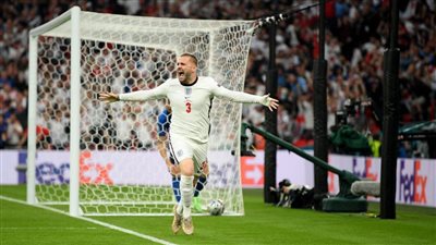 لوك شاو يستعيد رقمًا غائبًا منذ 55 عامًا بهدفه في إيطاليا