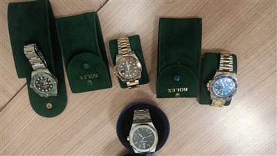 ضبط 3 محاولات تهريب ساعات وأسلحة بيضاء ومشغولات ذهبية بمطار القاهرة الدولي