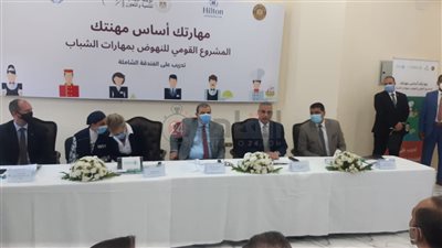 وزير القوى العاملة ومحافظ سوهاج يلتقيان متدربي مركز التدريب بحي الكوثر (صور)