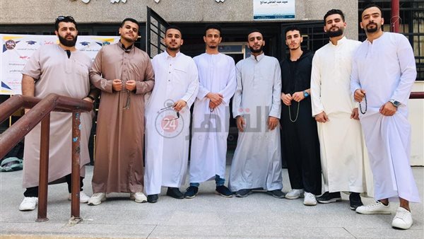 طلاب الفرقة الرابعة