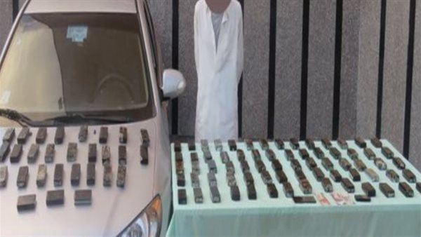 المتهم بحوزة المضبوطات