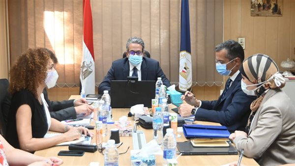 وزير الآثار يجتمع