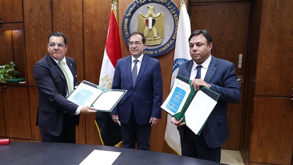 وزير البترول اثناء