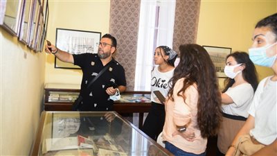 وفد شبابي مصري يوناني قبرصي يزور متحف كفافيس بالإسكندرية