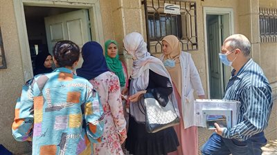 الكشف على 939 سيدة في قافلة لتنظيم الأسرة والصحة الإنجابية بالمنيا
