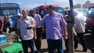 حملات مكثفة لإزالة الإشغالات والتعديات بحي وسط في الإسكندرية 