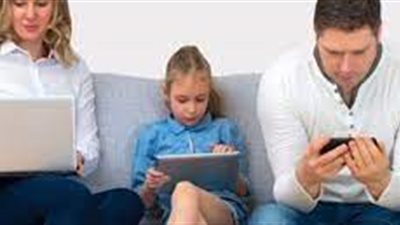 استشاري نفسي: السوشيال ميديا أثرت في الخلل الوظيفي والاجتماعي