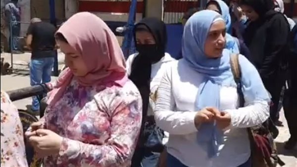 طلابة الثانوية العامة