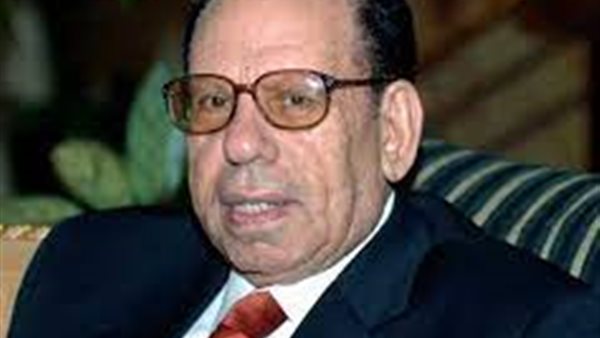 صلاح فضل رئيس مجمع