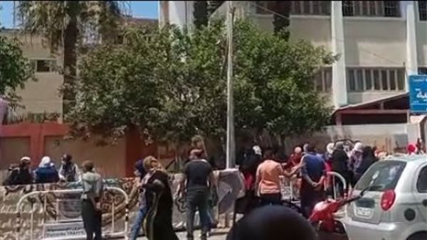 طلاب الثانوية أثناء