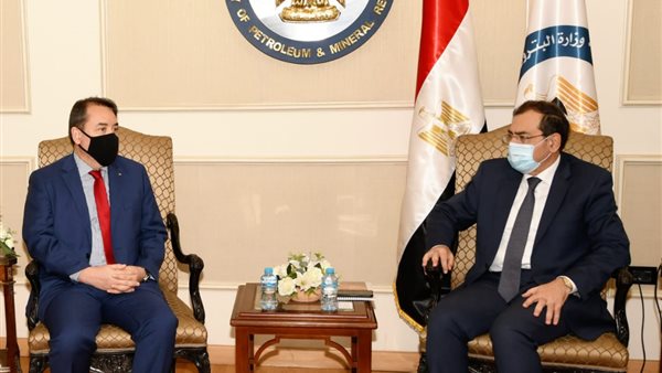 وزير البترول والسفير