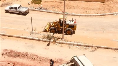 جهاز مدينة الشروق يزيل أعمال بناء مخالفة في قطعة أرض سكنية