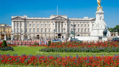 قصر بكنغهام.. من مزرعة لمقر الأسرة الملكية ببريطانيا