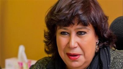 وزيرة الثقافة تسلم جوائز مسابقات معرض الكتاب على الفائزين