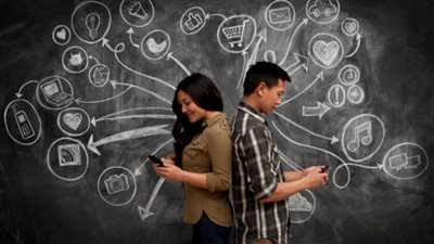 نزوة عابرة وصداقة وأشياء أخرى.. مجموعات التعارف الإلكترونية في ميزان السوشيال والشرع