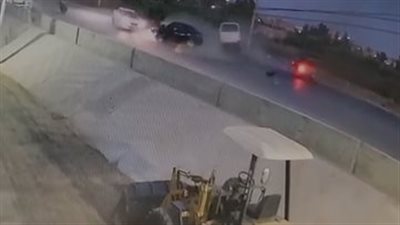 تصادم 3 سيارات بطريق 