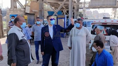 رئيس مدينة المنيا يوجه بإعادة تأهيل المبني الإداري لمشروع المواقف 