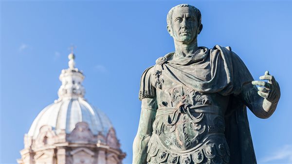 تمثال يوليوس قيصر