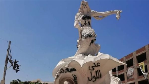 تشويه تمثال عروس