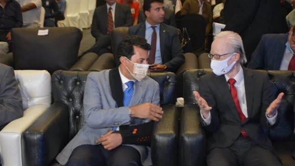 السفير الياباني مع