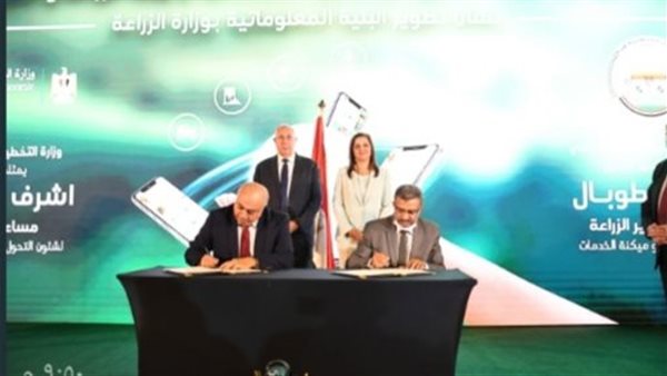 وزيرة التخطيط أثناء