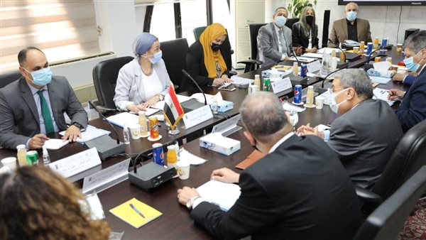 وزيرة البيئة ومحافظ