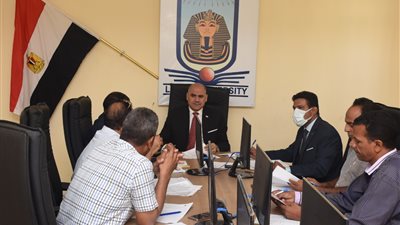 منها تخفيض سعر تكلفة الدورات.. مجلس إدارة مركز تنمية قدرات أعضاء هيئة التدريس بجامعة الأقصر يصدر قرارات جديدة