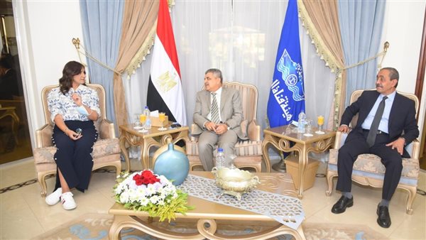 وزيرة الهجرة مع رئيس