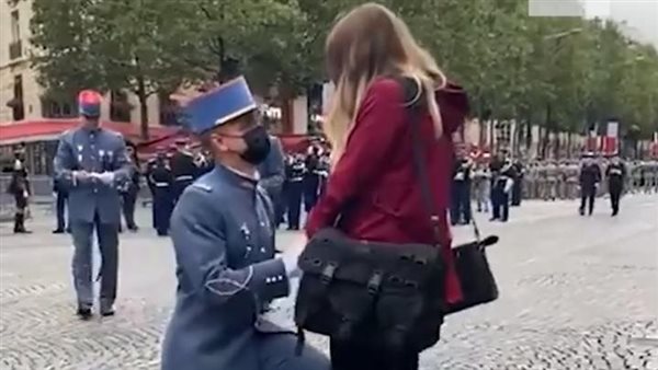 جندي فرنسي يطلب يد