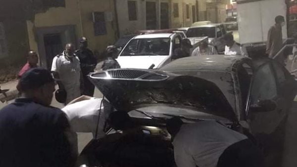 فحص سيارة مشتبه بها