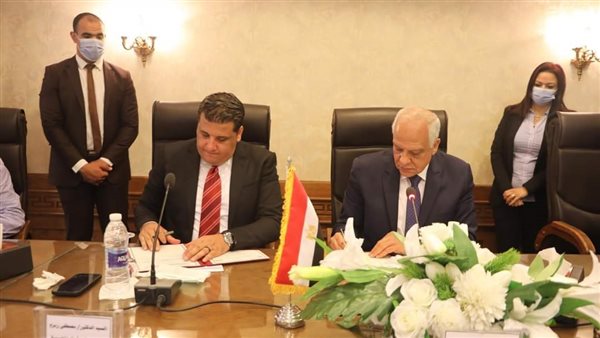 محافظ الجيزة يوقع