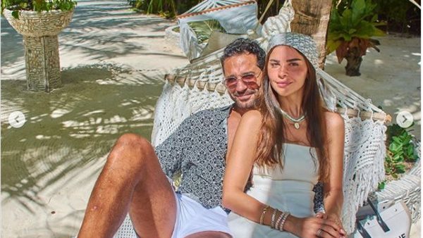 كريم فهمي وزوجته