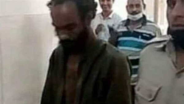 أشرف زكريا داخل قسم