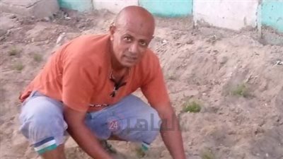 مدير مدرسة بقنا يستعين بأبنائه لتنظيفها: 